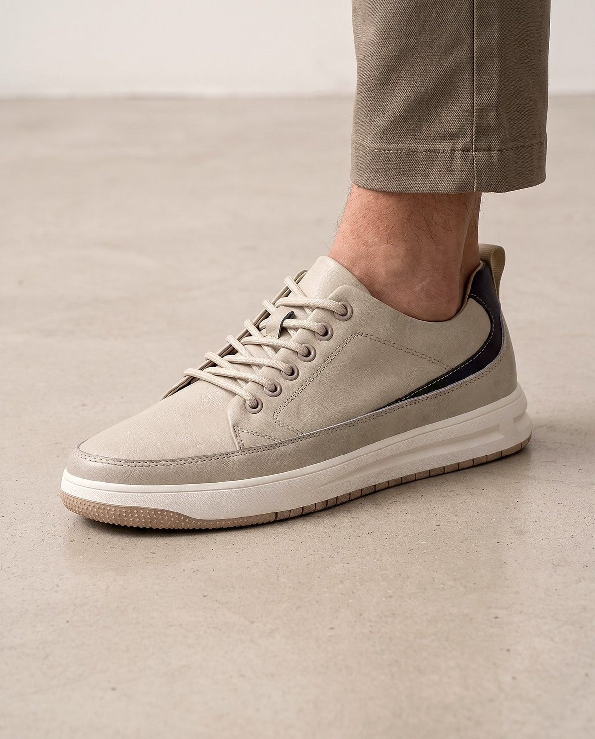 Court Sneakers