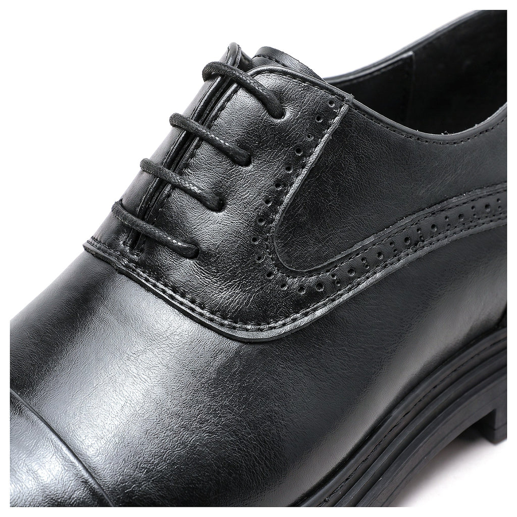 calder-brogue-Black-macro