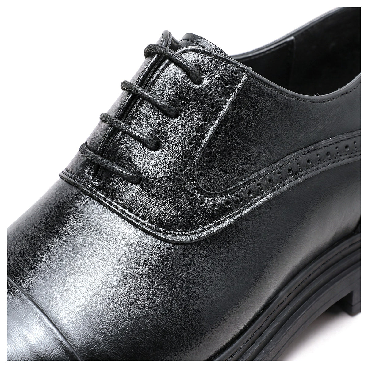 calder-brogue-Black-macro