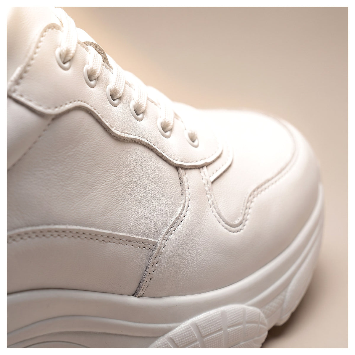 morwell-runner-White-macro