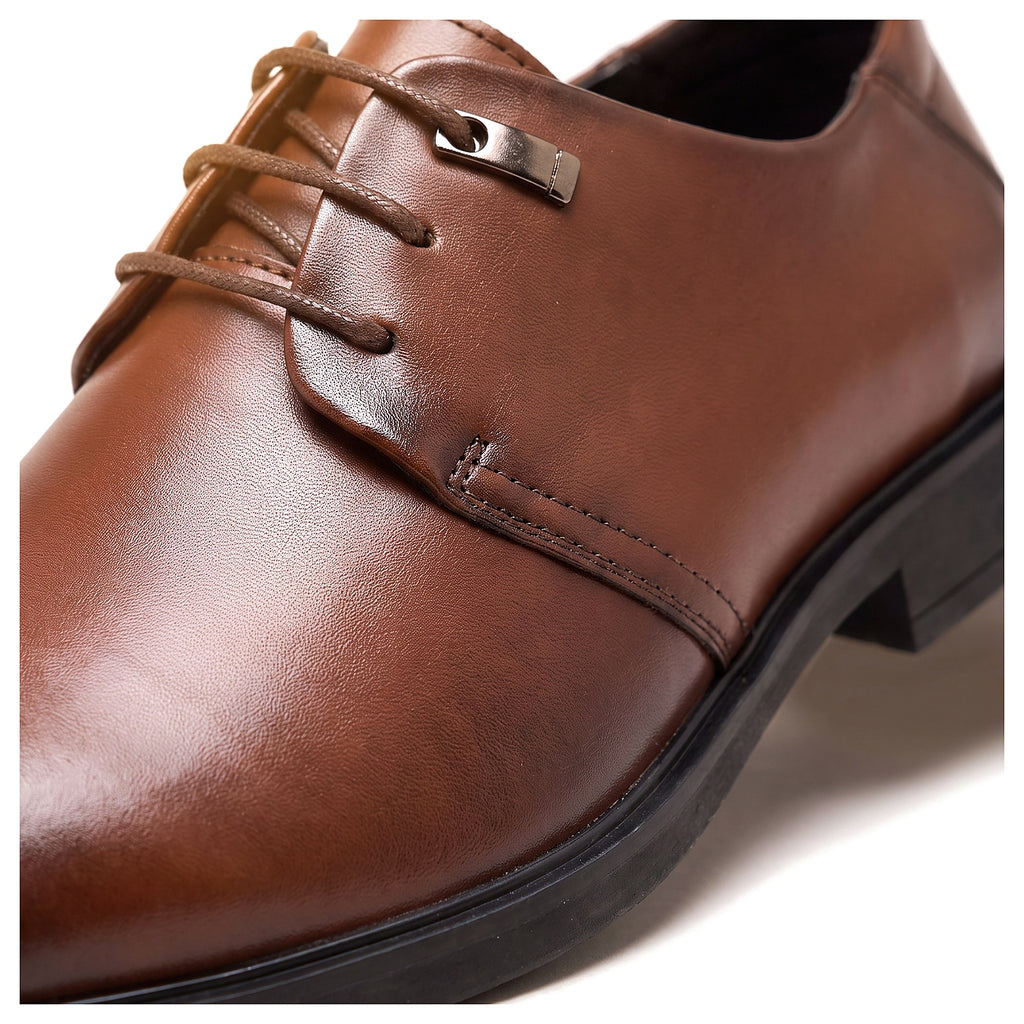 ravensdale-derby-Brown-macro