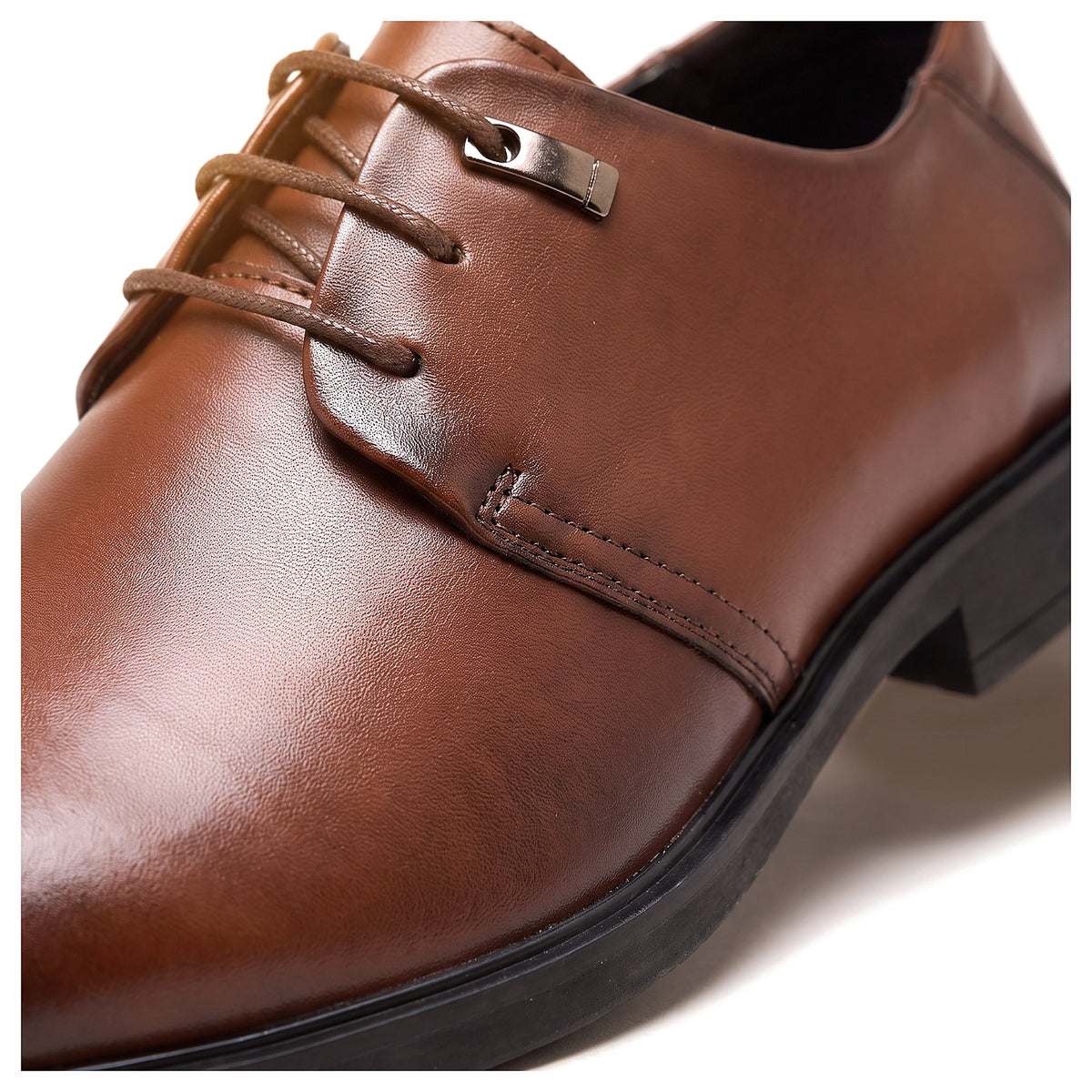 ravensdale-derby-Brown-macro