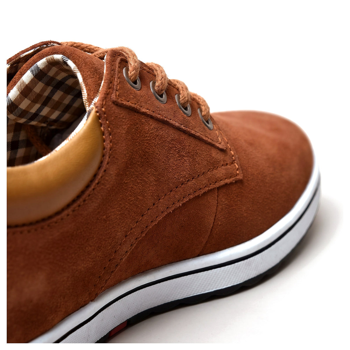 wintour-sneaker-Brown-macro
